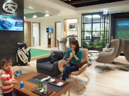 【羽田空港おすすめカフェ】落ち着いた空間でシミュレーションゴルフも楽しめる♪「GDO Golfers LINKS」